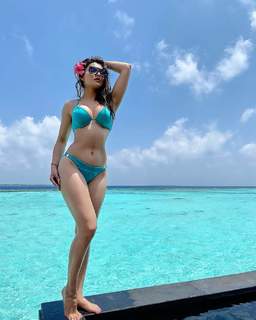 Urvashi Rautela feet photo thumbnail