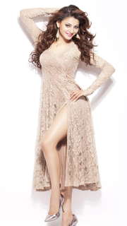Urvashi Rautela feet photo thumbnail