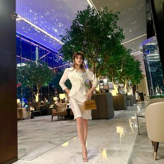 Urvashi Rautela feet photo thumbnail