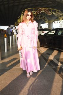Urvashi Rautela feet photo 5