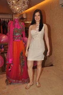 Urvashi Sharma feet photo 5