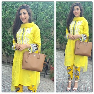 Urwa Hocane feet photo 10