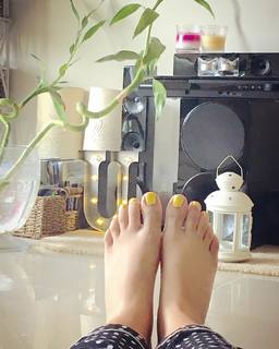Urwa Hocane feet photo 18