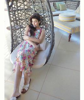Urwa Hocane feet photo 11