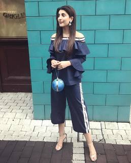 Urwa Hocane feet photo 9