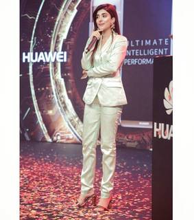 Urwa Hocane feet photo 7