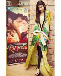 Urwa Hocane feet photo 5