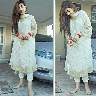 Urwa Hocane feet photo 20