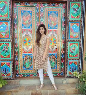 Urwa Hocane feet photo 7