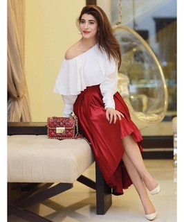 Urwa Hocane feet photo 1