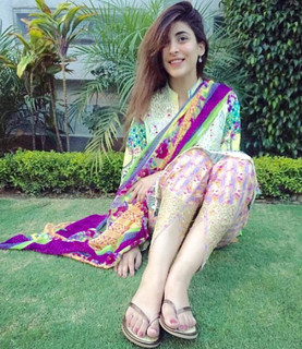 Urwa Hocane feet photo 17