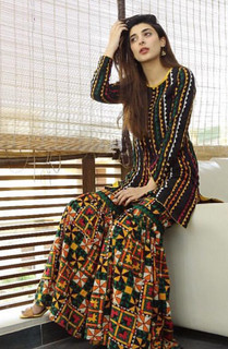Urwa Hocane feet photo 11