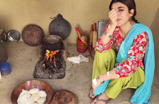 Urwa Hocane feet photo 9
