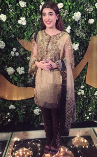 Urwa Hocane feet photo 6