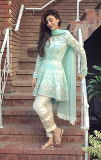 Urwa Hocane feet photo 19