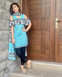 Urwa Hocane feet photo 12