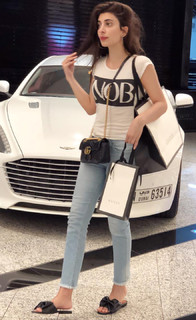 Urwa Hocane feet photo 3