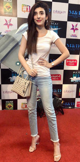 Urwa Hocane feet photo 2