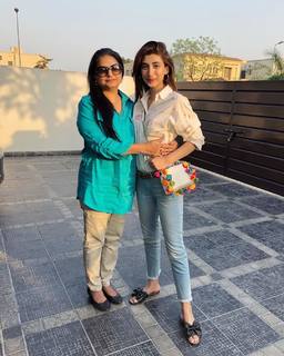 Urwa Hocane feet photo 13