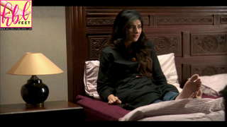 Urwa Hocane feet photo 10
