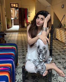 Urwa Hocane feet photo 8