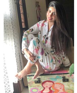 Urwa Hocane feet photo 20