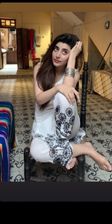 Urwa Hocane feet photo 18