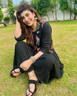 Urwa Hocane feet photo 16