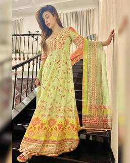 Urwa Hocane feet photo 13