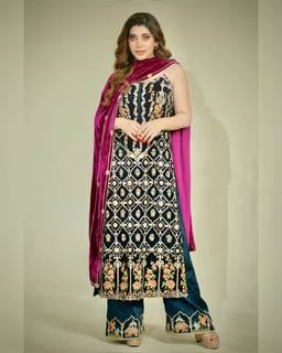 Urwa Hocane feet photo 8