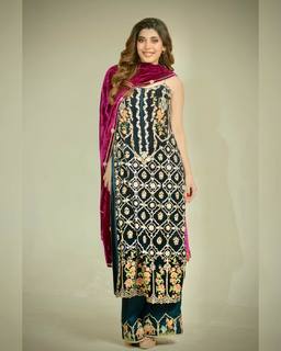 Urwa Hocane feet photo 7