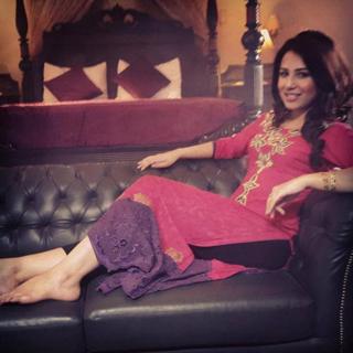 Ushna Shah feet photo 10