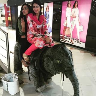 Ushna Shah feet photo 8