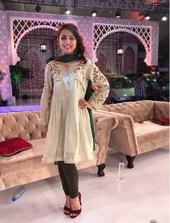 Ushna Shah feet photo 16