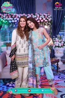Ushna Shah feet photo 9