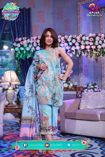 Ushna Shah feet photo 8