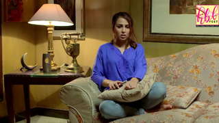 Ushna Shah feet photo 7