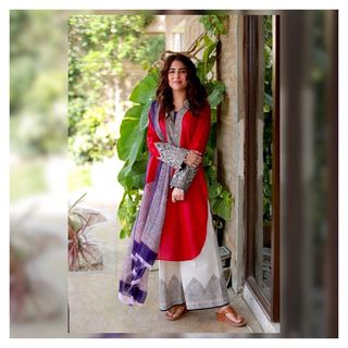 Ushna Shah feet photo 13
