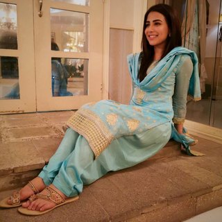 Ushna Shah feet photo 10