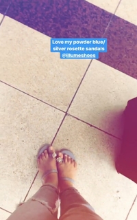 Ushna Shah feet photo 1