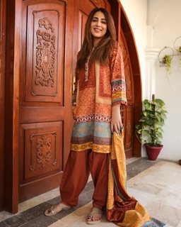 Ushna Shah feet photo 13