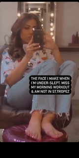 Ushna Shah feet photo 19