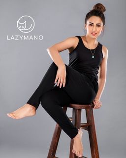 Ushna Shah feet photo 13