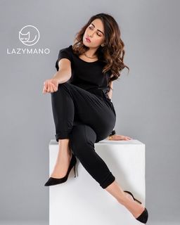 Ushna Shah feet photo 12