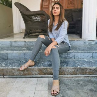 Ushna Shah feet photo 6