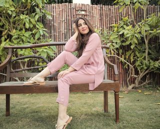 Ushna Shah feet photo 5
