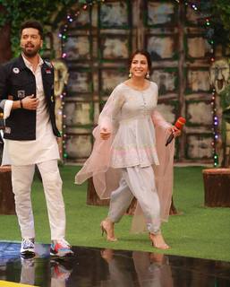 Ushna Shah feet photo 17