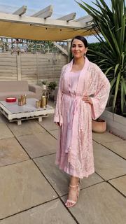 Ushna Shah feet photo 14