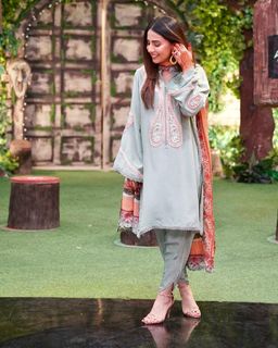 Ushna Shah feet photo 8