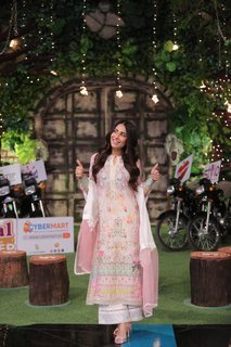 Ushna Shah feet photo 2